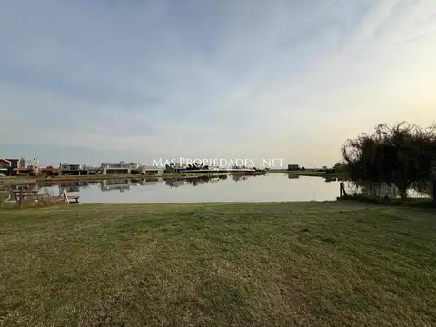 Venta Terreno / Lote a la laguna en San Lucas Canning 100