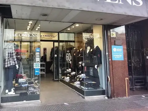 LOCAL A LA CALLE 2 PLANTAS  AV RIVADAVIA 7000 PLAZA FLORES