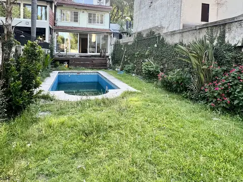 Acassuso: Duplex de Vías a Libertador a 2 Cuadras de La Estación. 8 Dorm. Jardín, Piscina. Garage. Oportunidad!