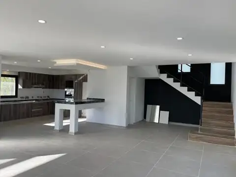 Casa en Alquiler en Lagoon Pilar, USD 1.900