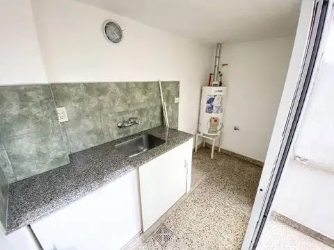 Departamento tipo PH en alquiler en Tolosa. ubicado 530 119 y 120