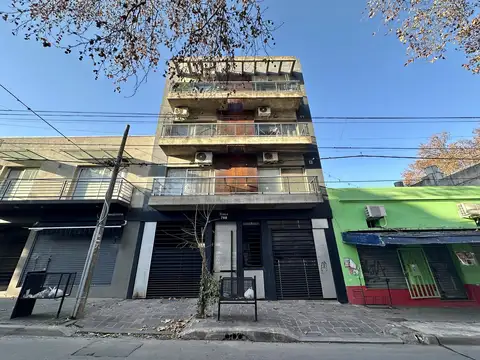 Departamento en Venta de 2 ambientes con balcón. Con cochera. Apto crédito. Centro Zarate
