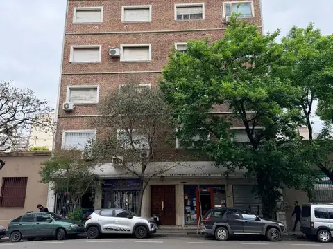 2 ambientes amplio , contrafrente , muy luminoso.