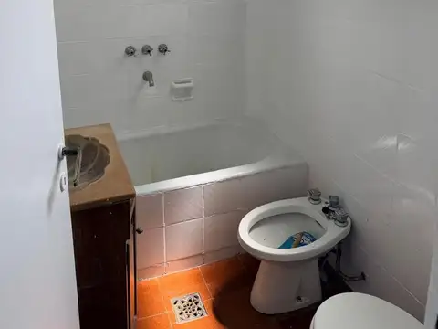 2 ambientes amplio , contrafrente , muy luminoso.
