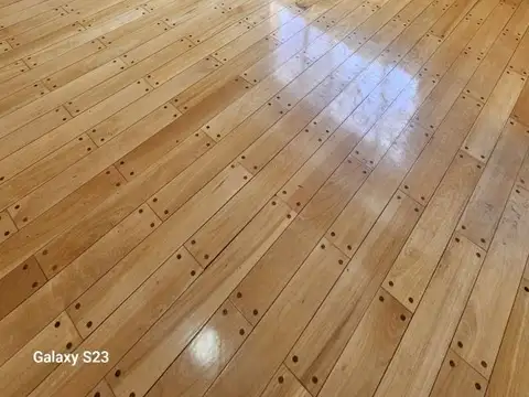 Casa en Alquiler con 1 cochera