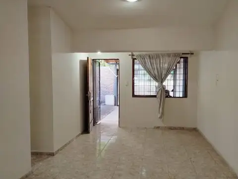 Casa 5 ambientes con 1 baño