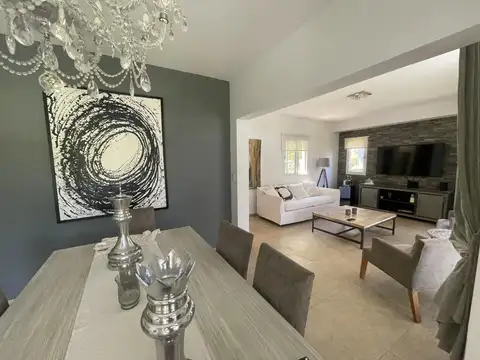 Casa 5 ambientes con 3 baños