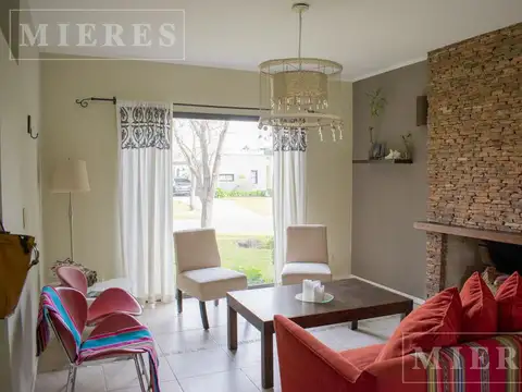 Casa 6 ambientes con 2 baños