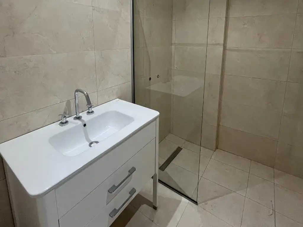 Adrogue inmejorable ubicación semipisos en construcción  en Adrogue