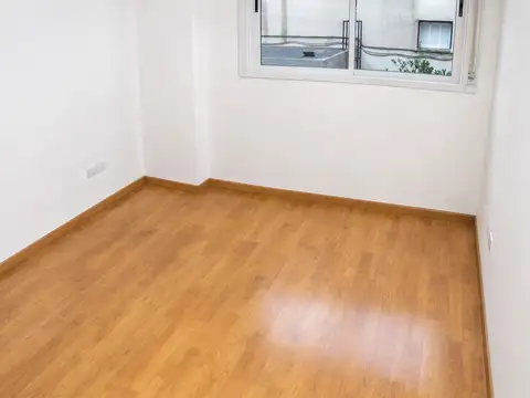 VIGILANCIA - 2 BAÑOS - BALCON - COCINA con COMEDOR DIARIO