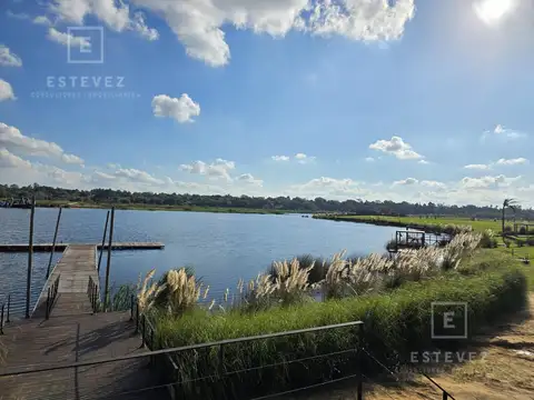 Lote interno con fondo a espacio abierto. Barrio El Naudir, Escobar