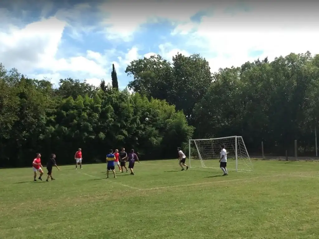 Actividades deportivas futbol, voley, tenis en Barrio Parque Peró