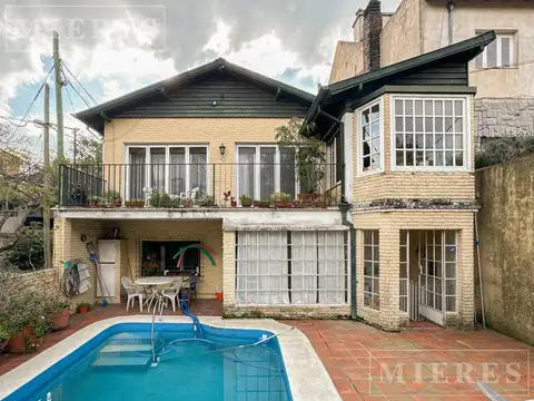 Casa de estilo colonial ubicada en una de las mejores zonas de la barranca de Punta Chica en venta