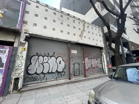 Excelente local sobre avenida. Lote Propio. Todo Rubro