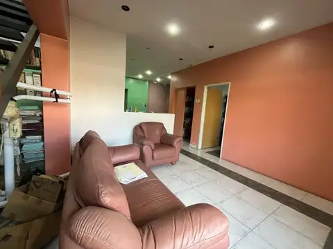 Venta de Casa de Dos Plantas, Luminoso Apto Para Refaccionar