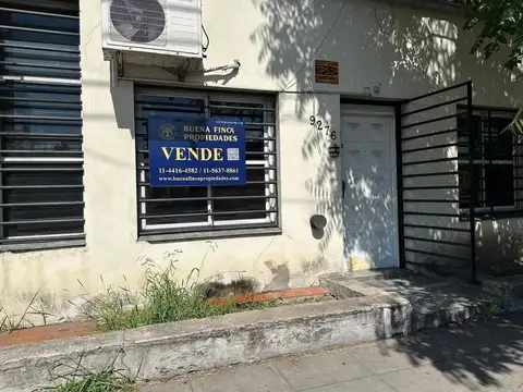 VENTA CASA EN PLANTAS LUMINOSA - PARA REMODELAR