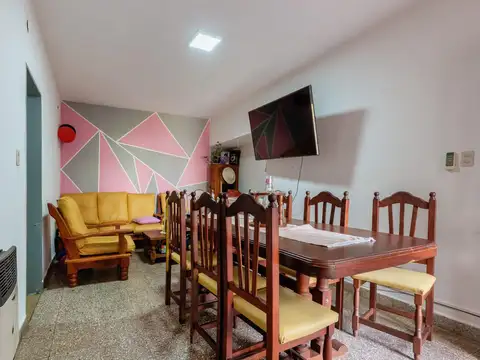 Casa de pasillo en venta barrio amtheu 2 dormitorios amplio luminoso