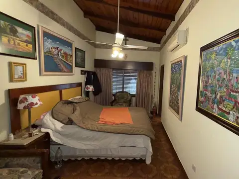 Casa 6 ambientes con 2 baños