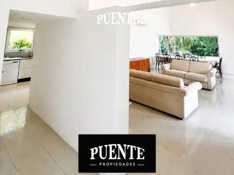 Casa 5 ambientes con 3 baños
