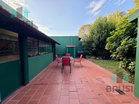 Casa 5 ambientes con 2 baños