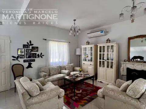 Casa en Venta con 4 cocheras