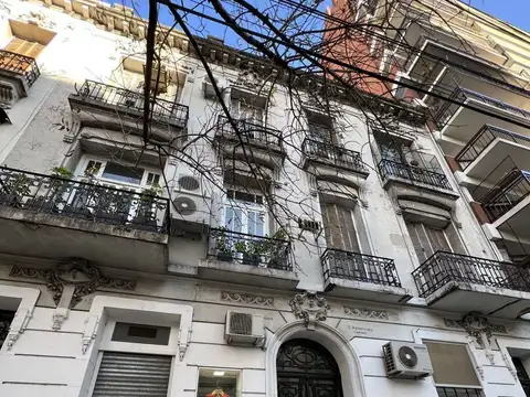 Avenida Rivadavia , Piso 1