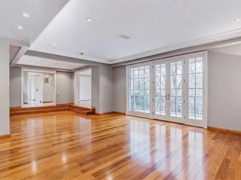 Casa 8 ambientes con 4 baños