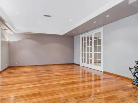 Casa en Venta con 4 cocheras