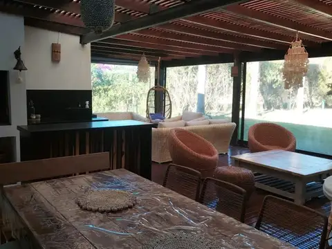 Casa 4 ambientes con 3 baños