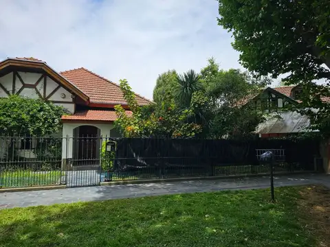 VENTA CASA ING 4 AMB QUIN JAR-ADROGUE PLAZA BROWN