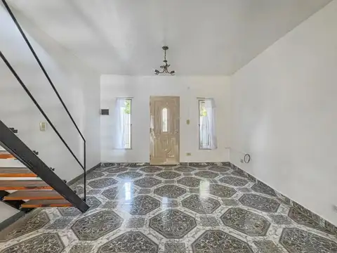 Depto Tipo Casa 3 ambientes con 2 baños