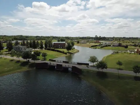 VENTA LOTE A LA LAGUNA - BARRIO EL CAZAL ESCOBAR