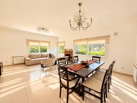 Casa 5 ambientes con 4 baños
