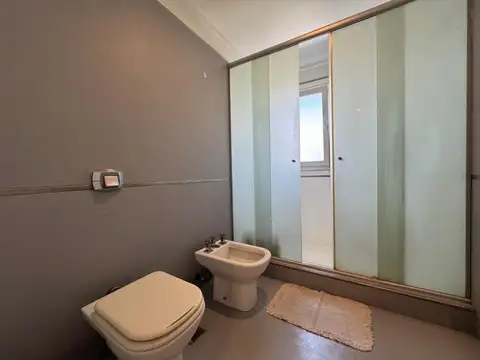 Casa 5 ambientes con 4 baños