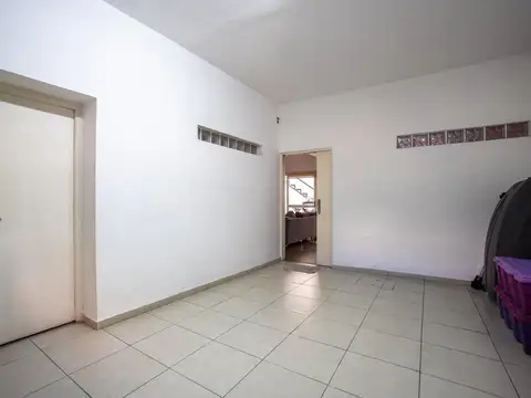 Casa 6 ambientes con 2 baños