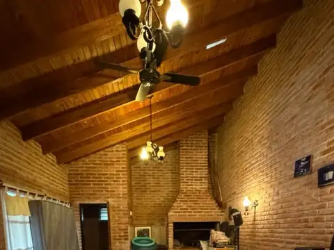 Casa en Alquiler con 1 cochera