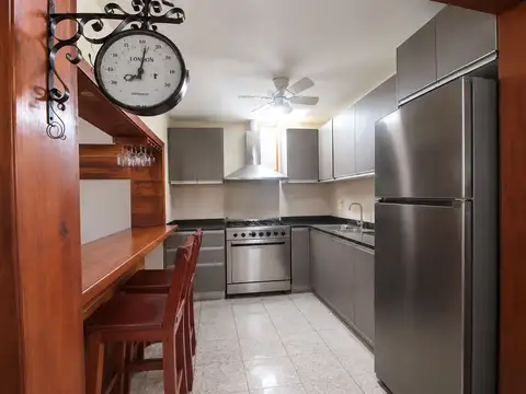 VENTA PH 6 AMBIENTES LOMAS DEL MIRADOR  PERMUTA