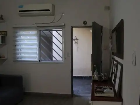 Casa 6 ambientes con 2 baños