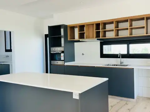 Casa 5 ambientes con 3 baños