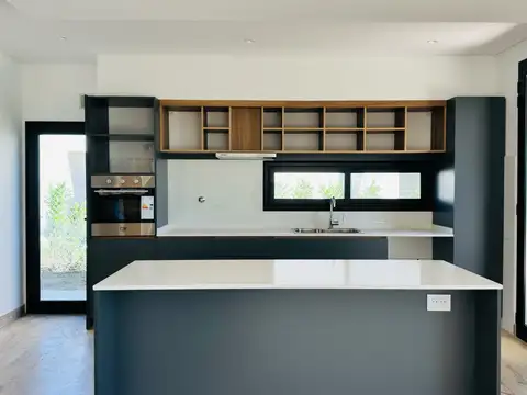 Casa en Venta en El Cantón - Barrio Golf, USD 350.000