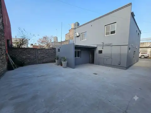 CASA EN VENTA 2 PLANTAS LANUS OESTE
