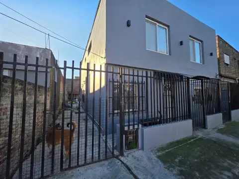 Casa 6 ambientes con 2 baños