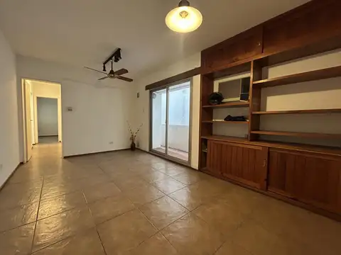 Departamento en alquiler en barrio Martin, acceso por escalera, exelente estado