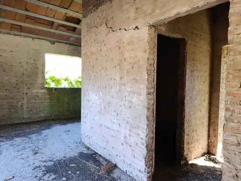 Casa 7 ambientes con 2 baños