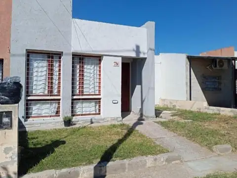 SE VENDE CASA 2 DORMITORIOS Bº CARRARA DE HORIZONTE