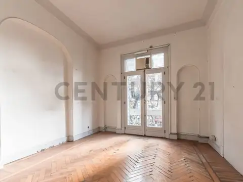 Avenida Raúl Scalabrini Ortiz 2400, Piso 1