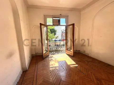 Avenida Raúl Scalabrini Ortiz 2400, Piso 1