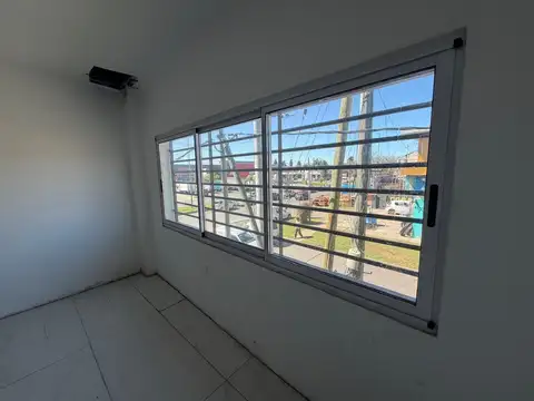 Av. Hipólito Yrigoyen al 13600