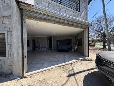 Av. Hipólito Yrigoyen al 13600