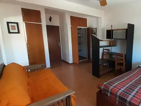Amplio monoambiente en Olivos sobre Ugarte